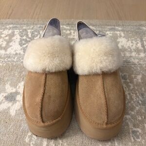 UGG’s FUNKETTE Mules , Chestnut Color, size 10